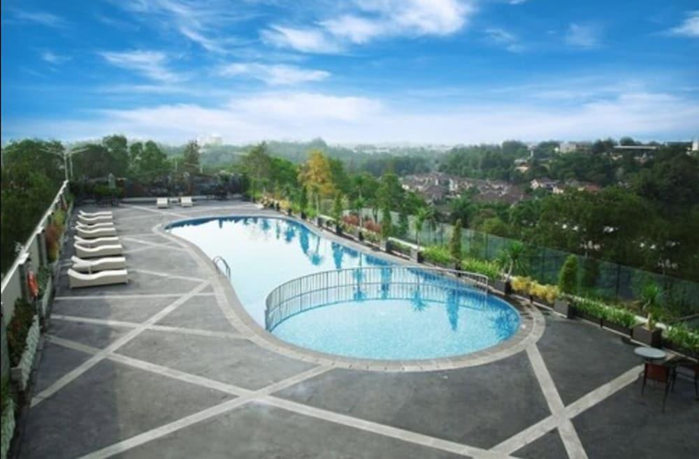Platinum Hotel & Convention Hall Balikpapan Buitenkant foto