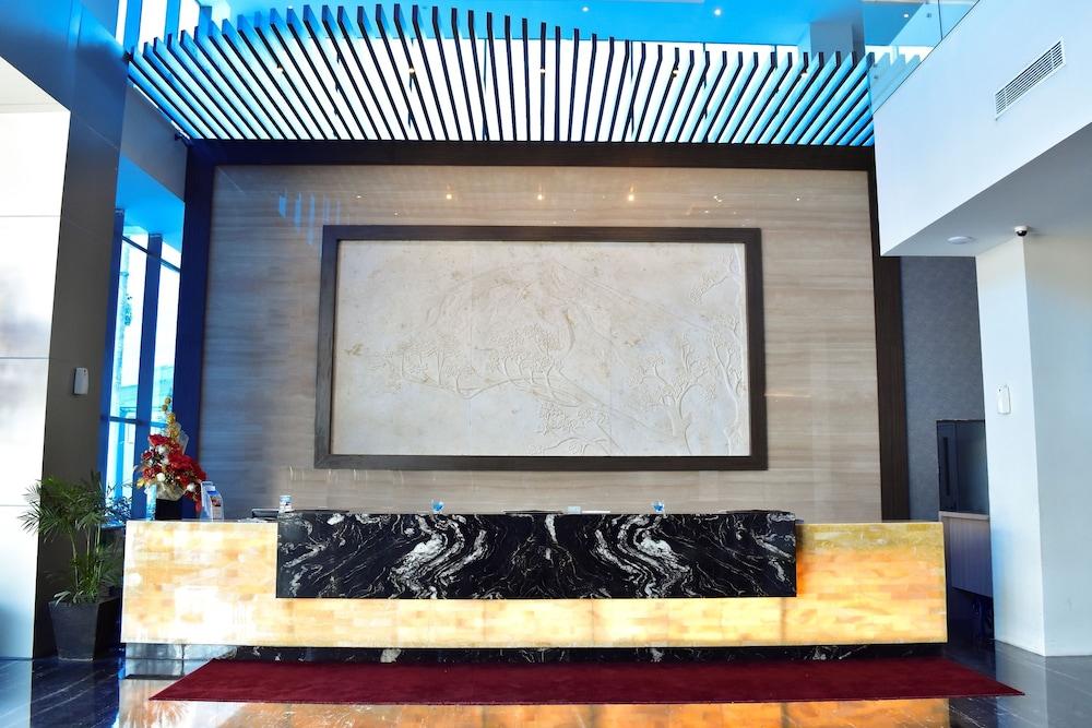 Platinum Hotel & Convention Hall Balikpapan Buitenkant foto
