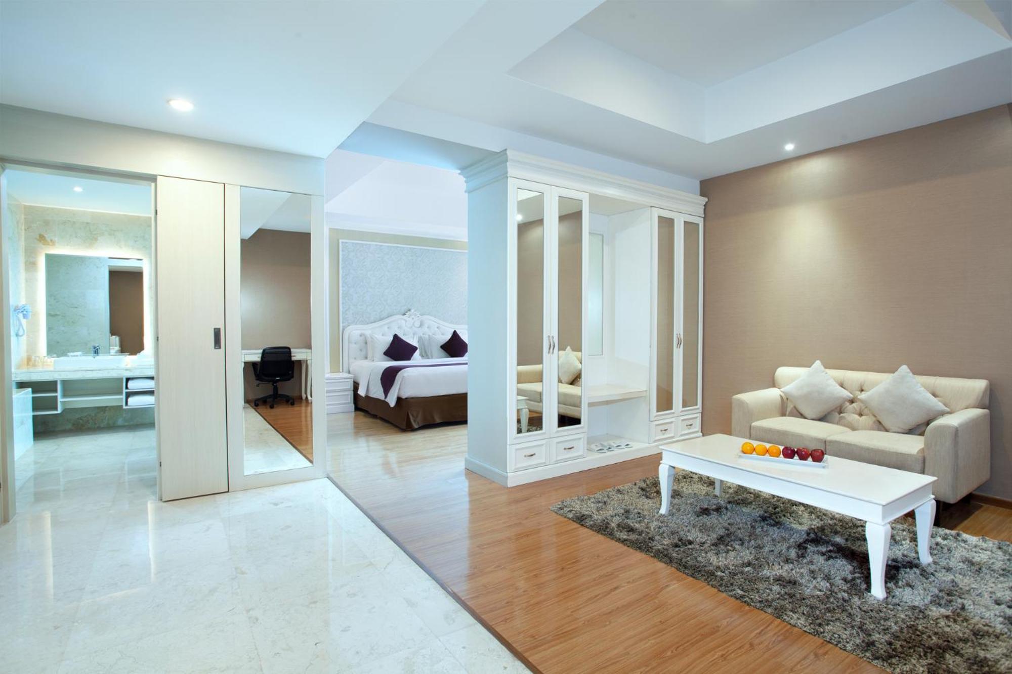 Platinum Hotel & Convention Hall Balikpapan Buitenkant foto