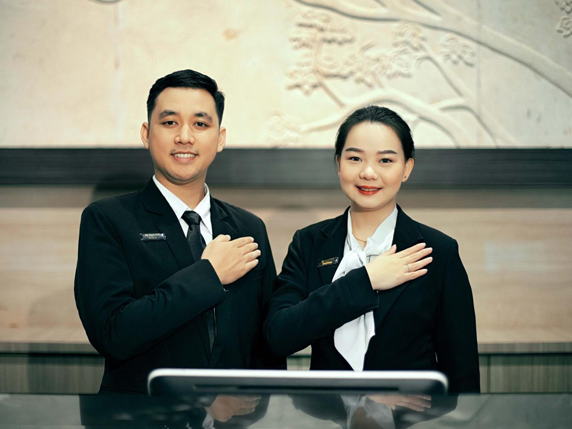 Platinum Hotel & Convention Hall Balikpapan Buitenkant foto