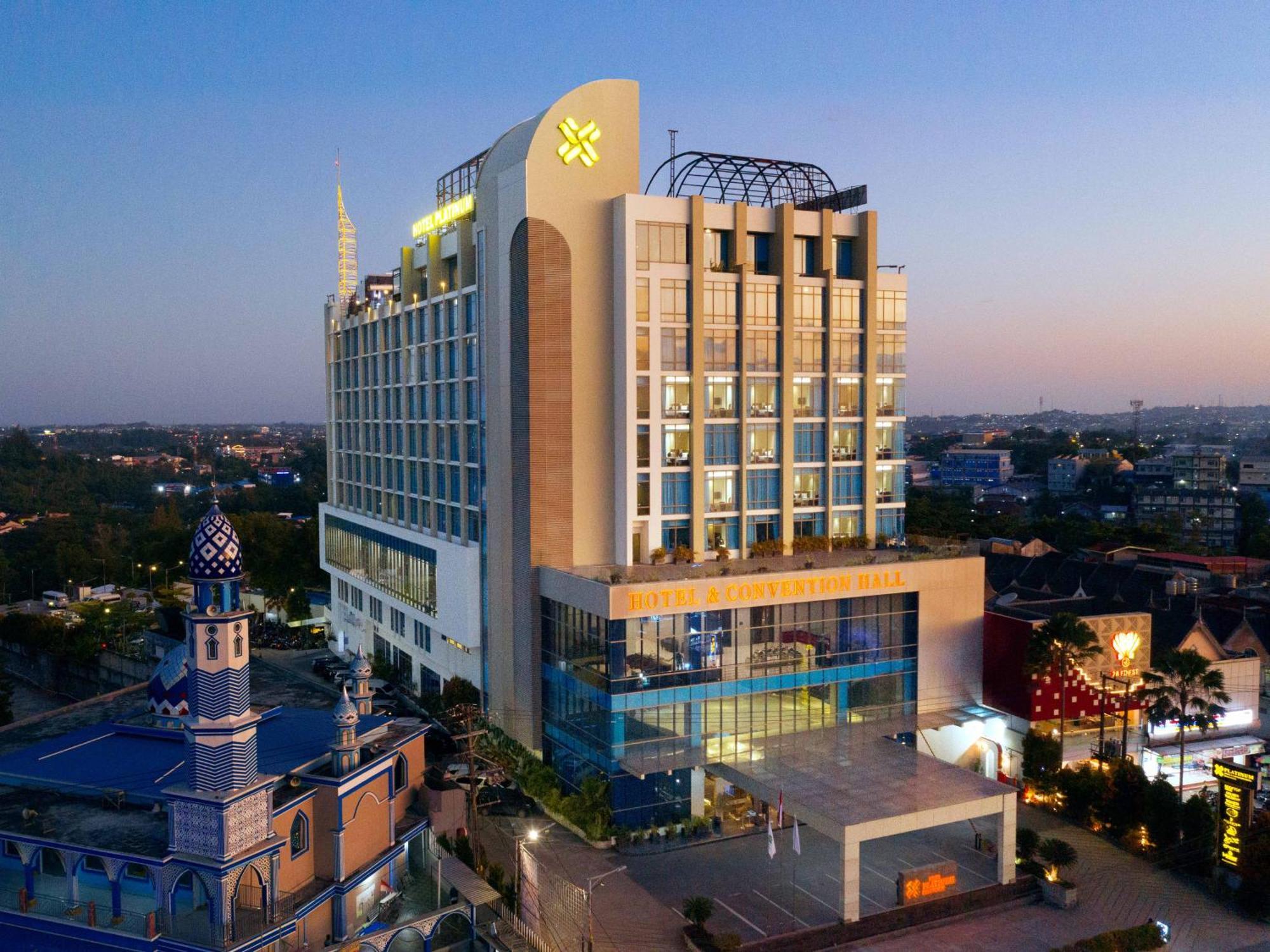 Platinum Hotel & Convention Hall Balikpapan Buitenkant foto