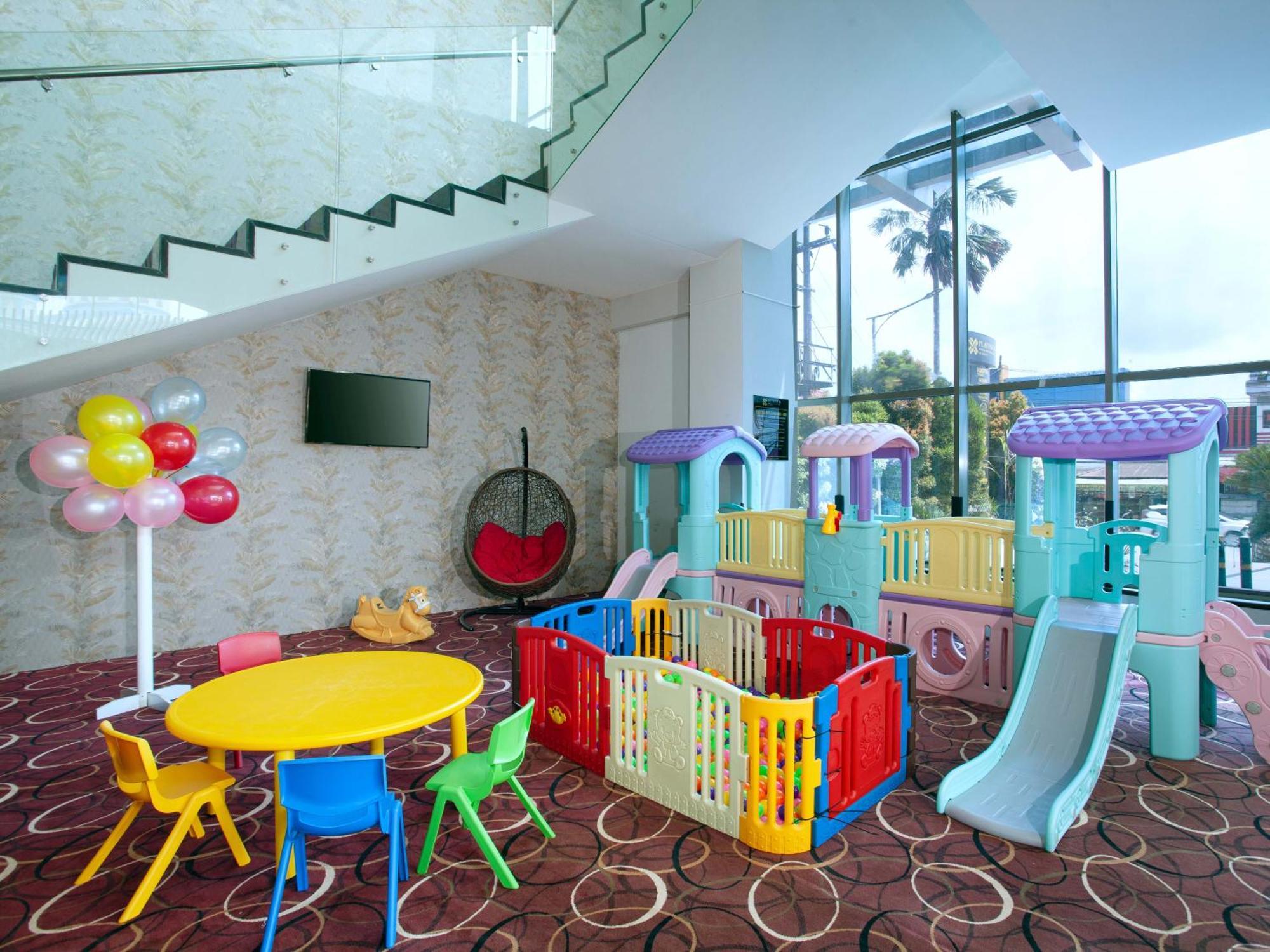 Platinum Hotel & Convention Hall Balikpapan Buitenkant foto