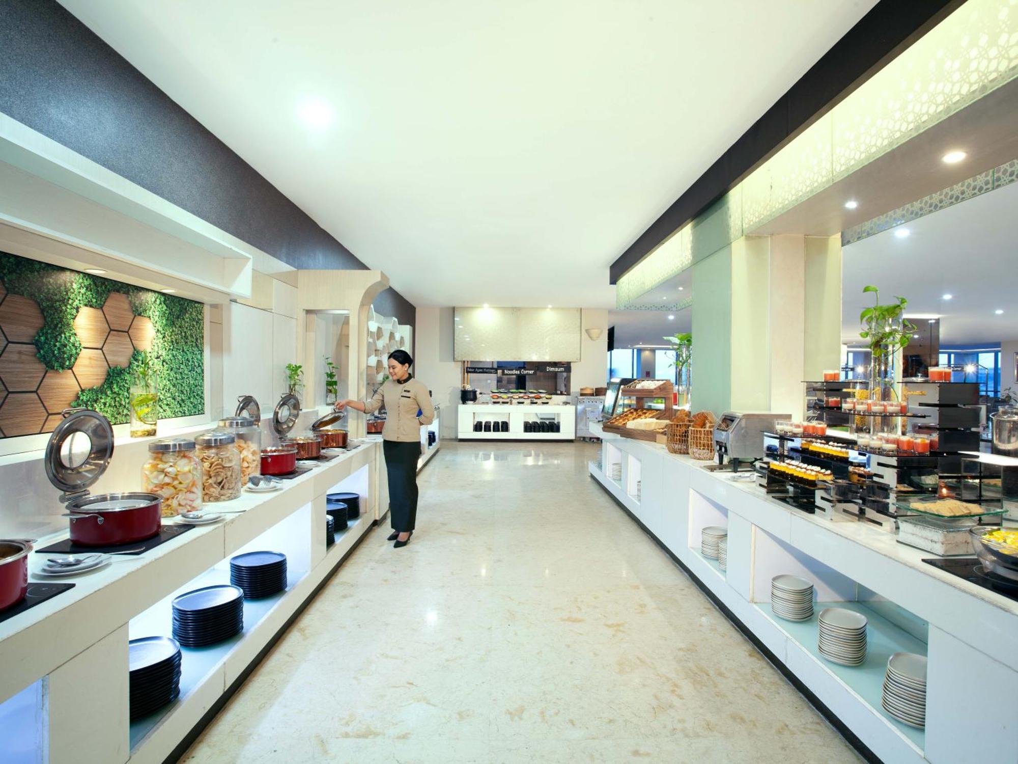 Platinum Hotel & Convention Hall Balikpapan Buitenkant foto