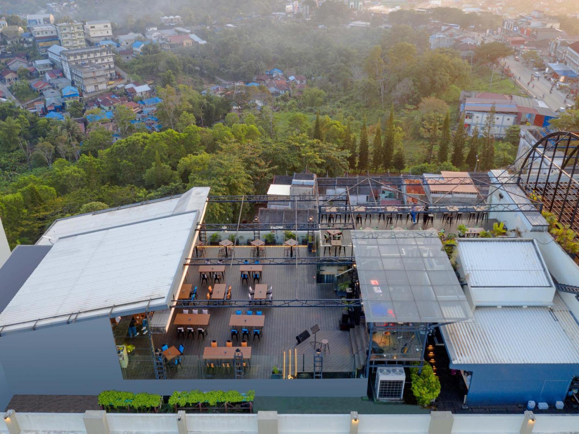 Platinum Hotel & Convention Hall Balikpapan Buitenkant foto