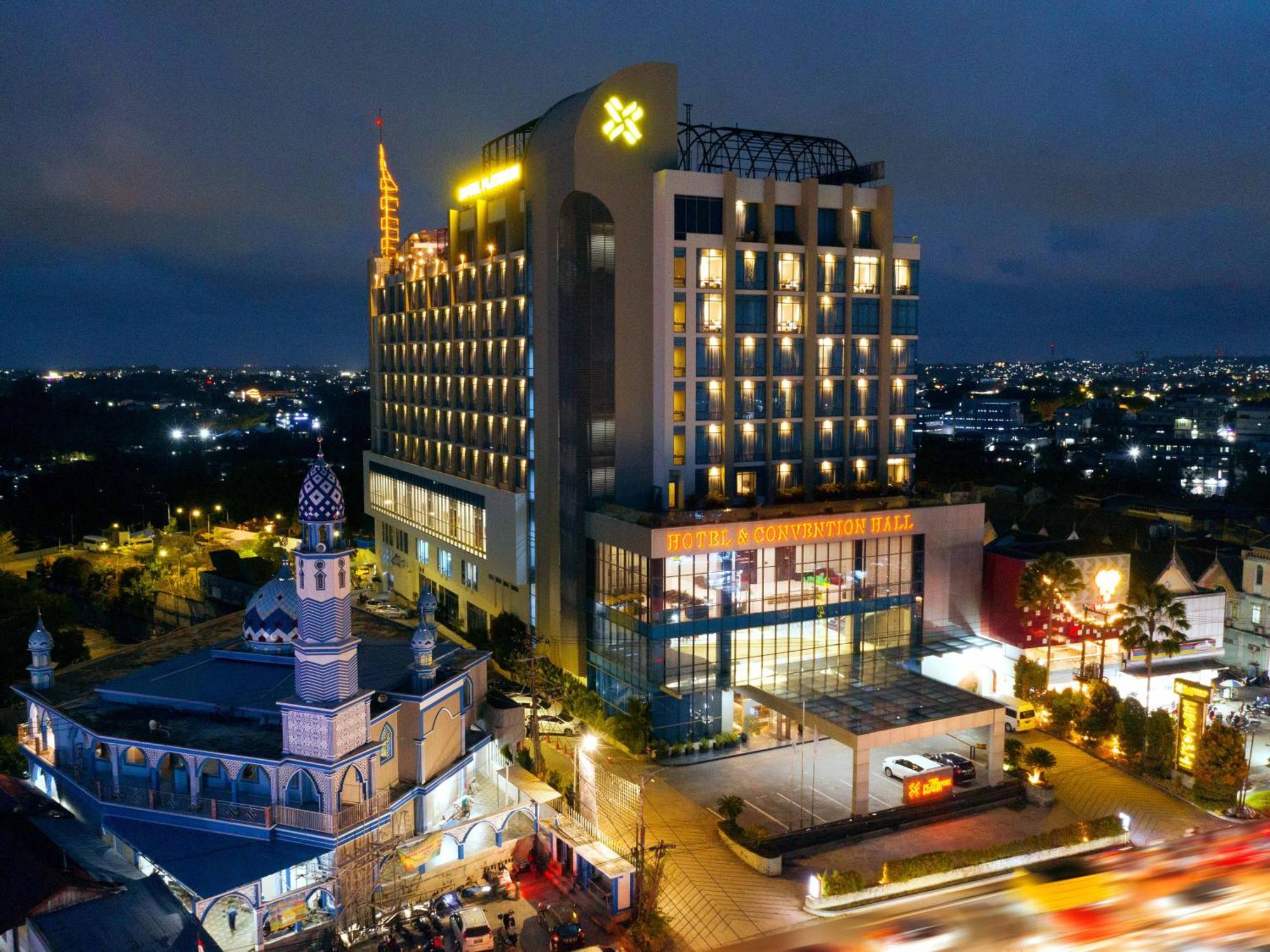 Platinum Hotel & Convention Hall Balikpapan Buitenkant foto