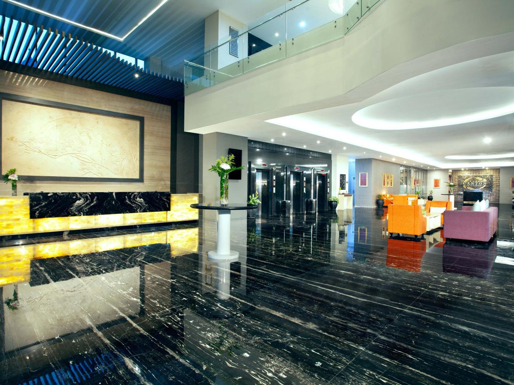 Platinum Hotel & Convention Hall Balikpapan Buitenkant foto
