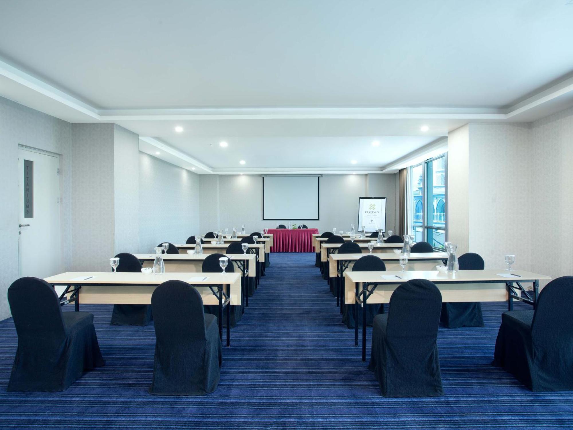 Platinum Hotel & Convention Hall Balikpapan Buitenkant foto