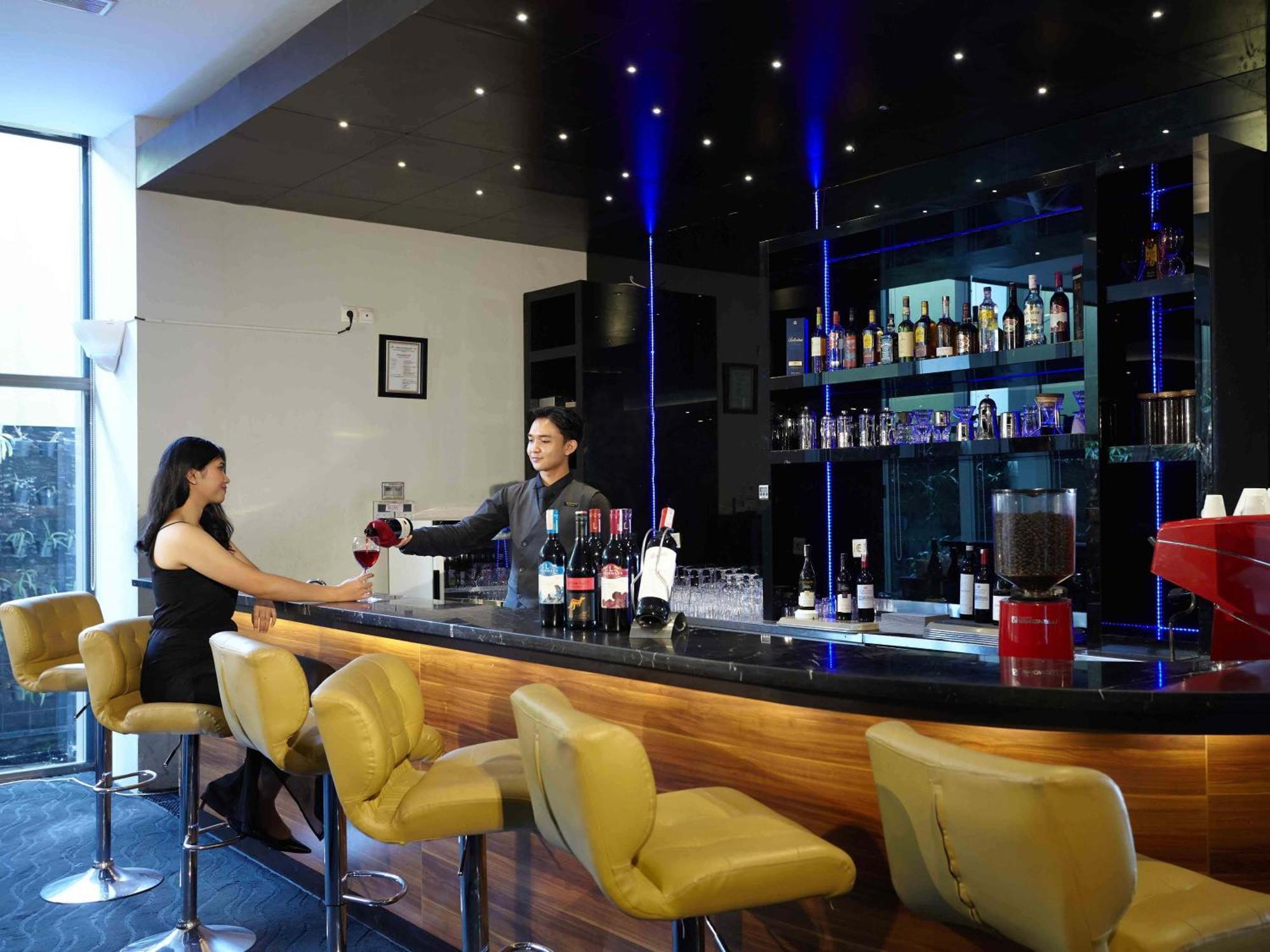 Platinum Hotel & Convention Hall Balikpapan Buitenkant foto