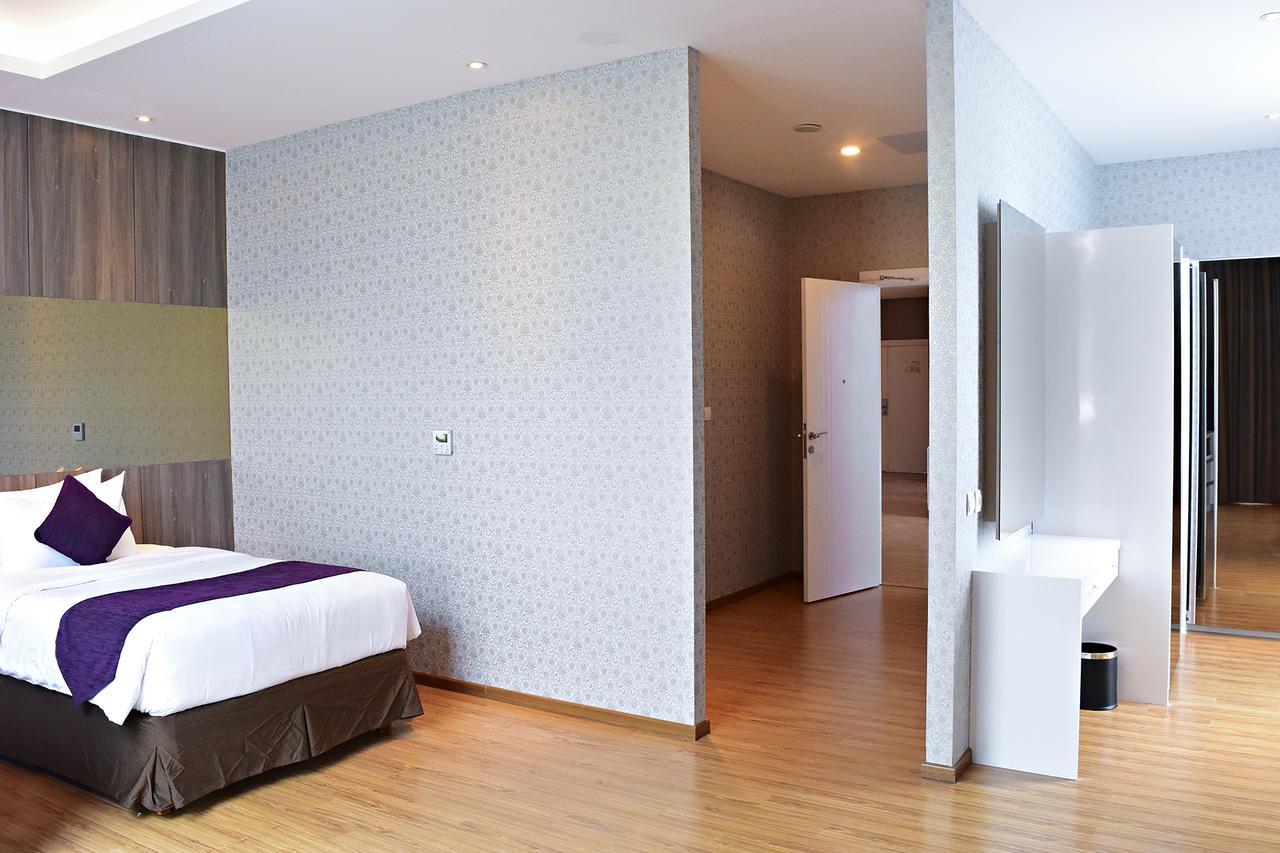 Platinum Hotel & Convention Hall Balikpapan Buitenkant foto