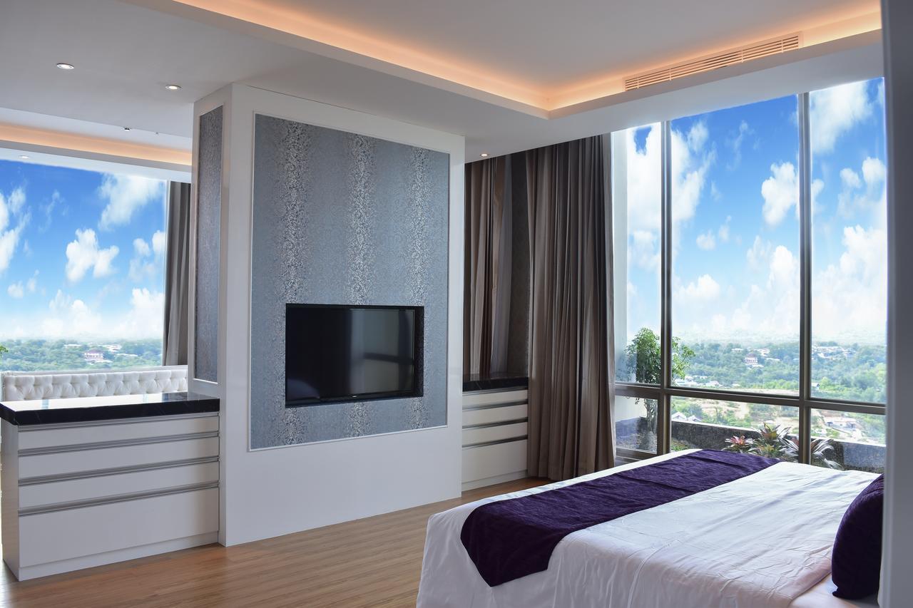 Platinum Hotel & Convention Hall Balikpapan Buitenkant foto