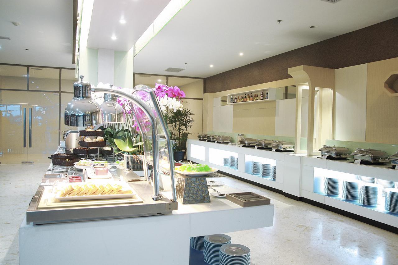 Platinum Hotel & Convention Hall Balikpapan Buitenkant foto
