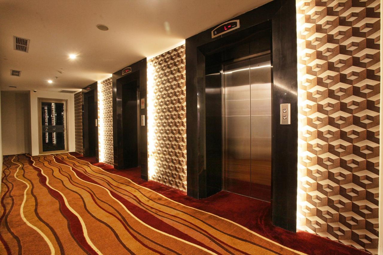 Platinum Hotel & Convention Hall Balikpapan Buitenkant foto