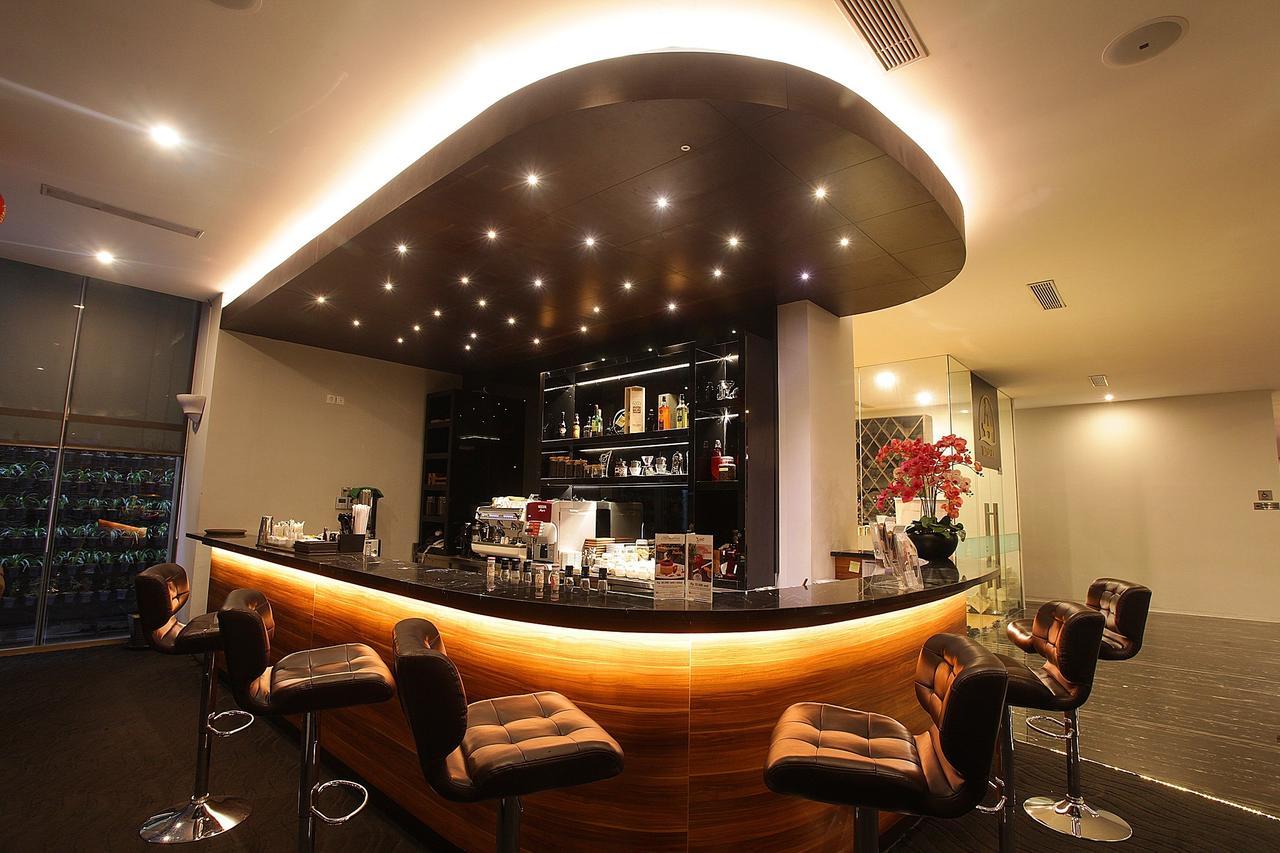Platinum Hotel & Convention Hall Balikpapan Buitenkant foto
