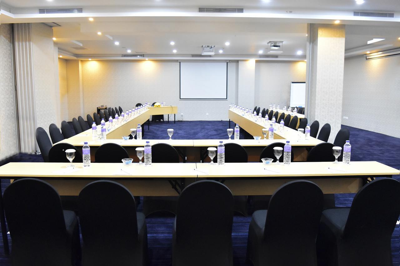 Platinum Hotel & Convention Hall Balikpapan Buitenkant foto