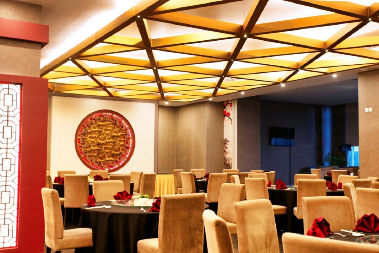 Platinum Hotel & Convention Hall Balikpapan Buitenkant foto